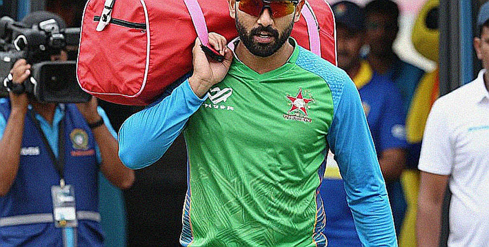Blockchain in Cricket: DRS Ledgers, Smart Contracts and the Question of Data Ownership in the Transfer Window Blockchain in Cricket: DRS Ledgers, Smart Contracts and the Question of Data Ownership in the Transfer Window