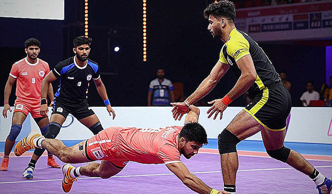 পবনের বেঞ্চ-প্রশ্ন: ফর্মের দাবি, আর যাচাইয়ের ফাঁক